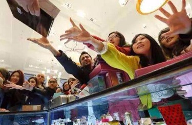 艹女生小穴视频中国人依然爱赴日旅游 消费已由爆买转向网购